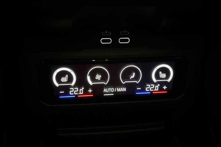 Sort BMW i5 fra 2025
