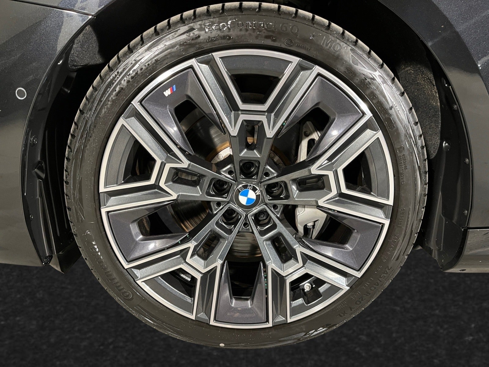 Sort BMW i5 fra 2025
