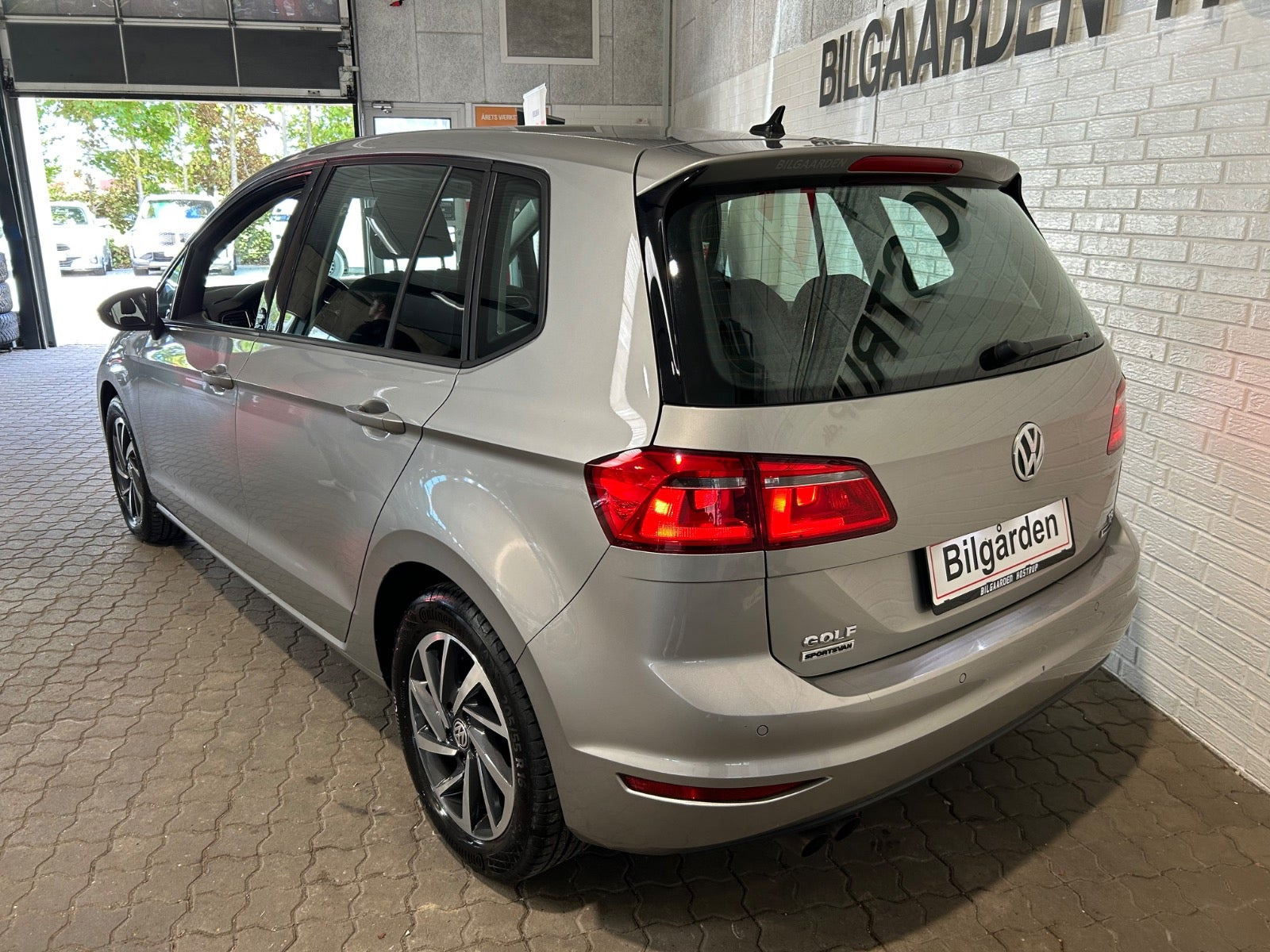 Sølv VW Golf Sportsvan fra 2017