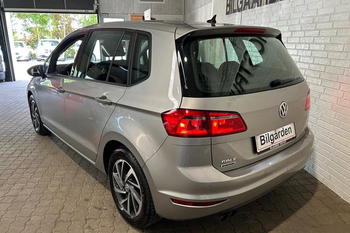 Sølv VW Golf Sportsvan fra 2017