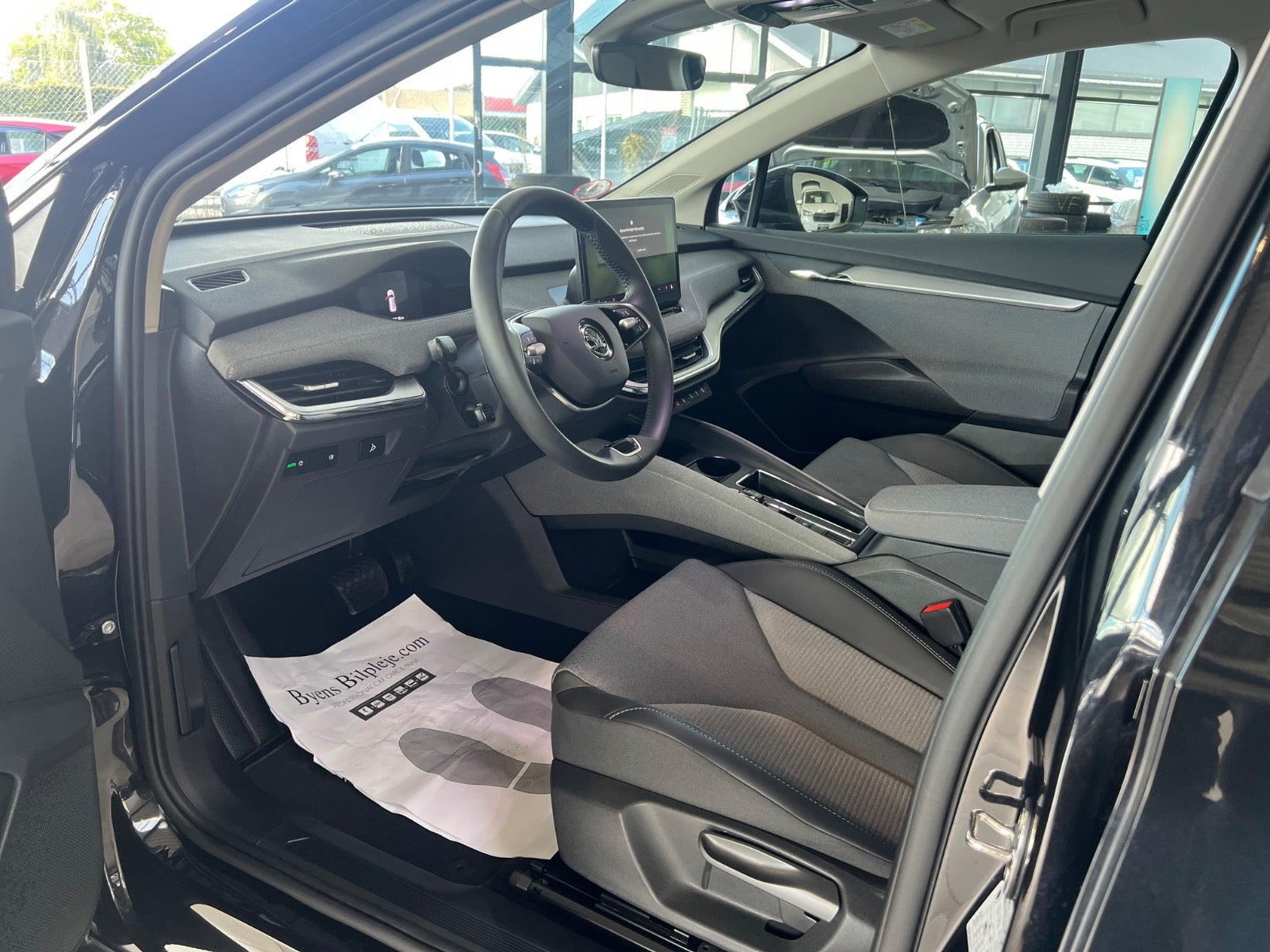 Sort Skoda Enyaq fra 2025