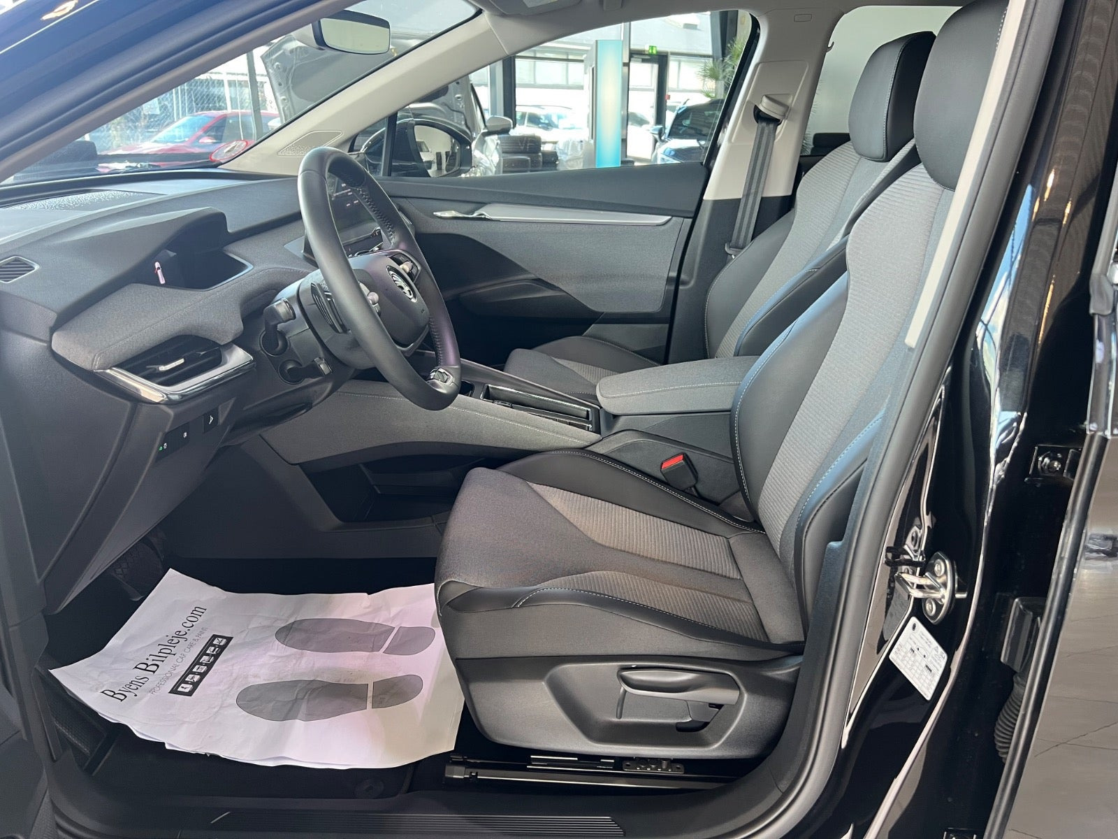 Sort Skoda Enyaq fra 2025