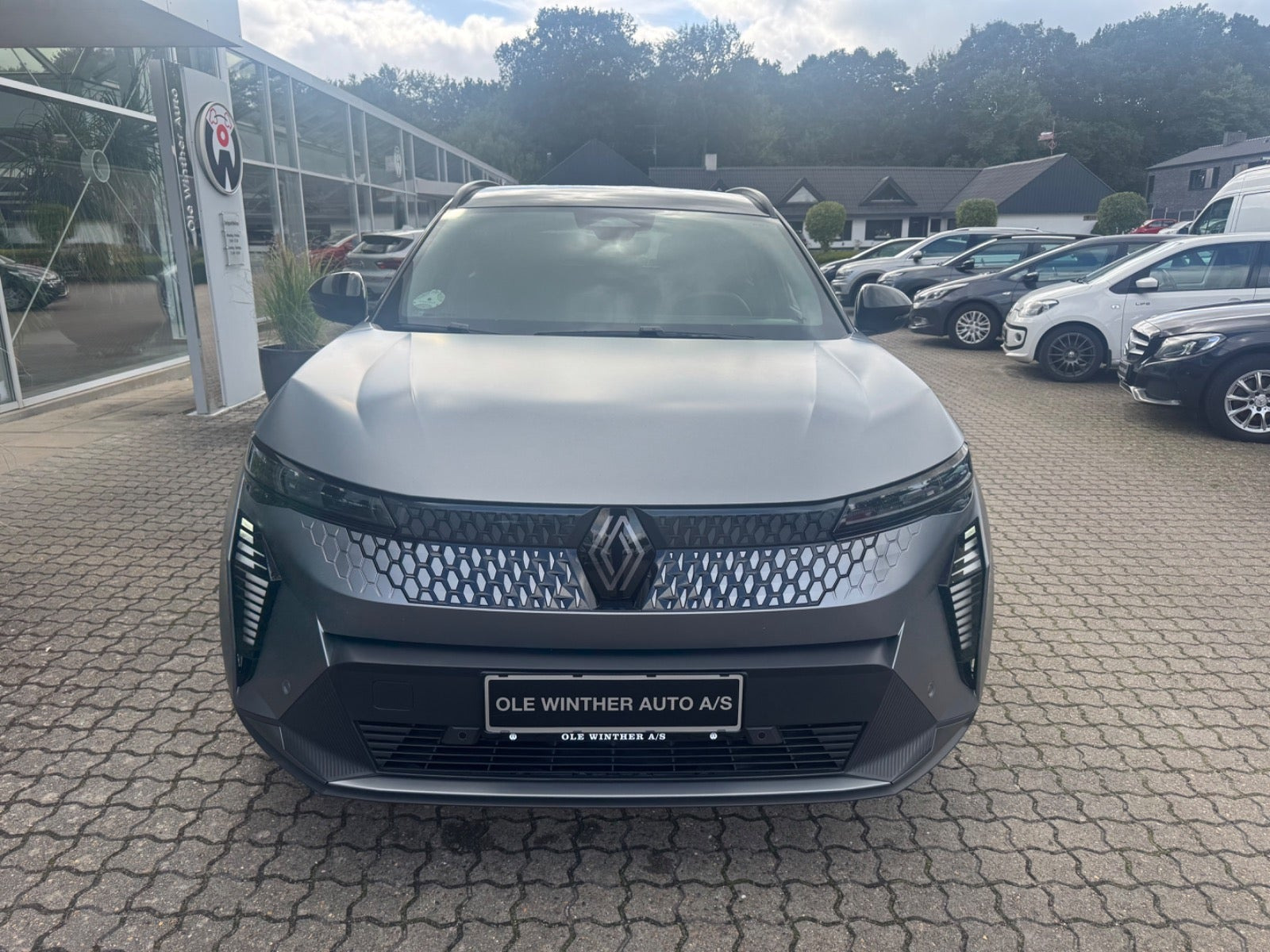 Grå Renault Scenic E-Tech fra 2024
