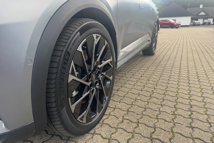 Grå Renault Scenic E-Tech fra 2024
