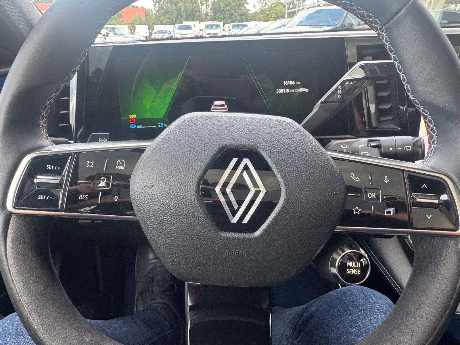 Grå Renault Scenic E-Tech fra 2024