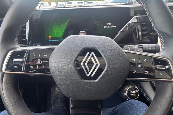 Grå Renault Scenic E-Tech fra 2024