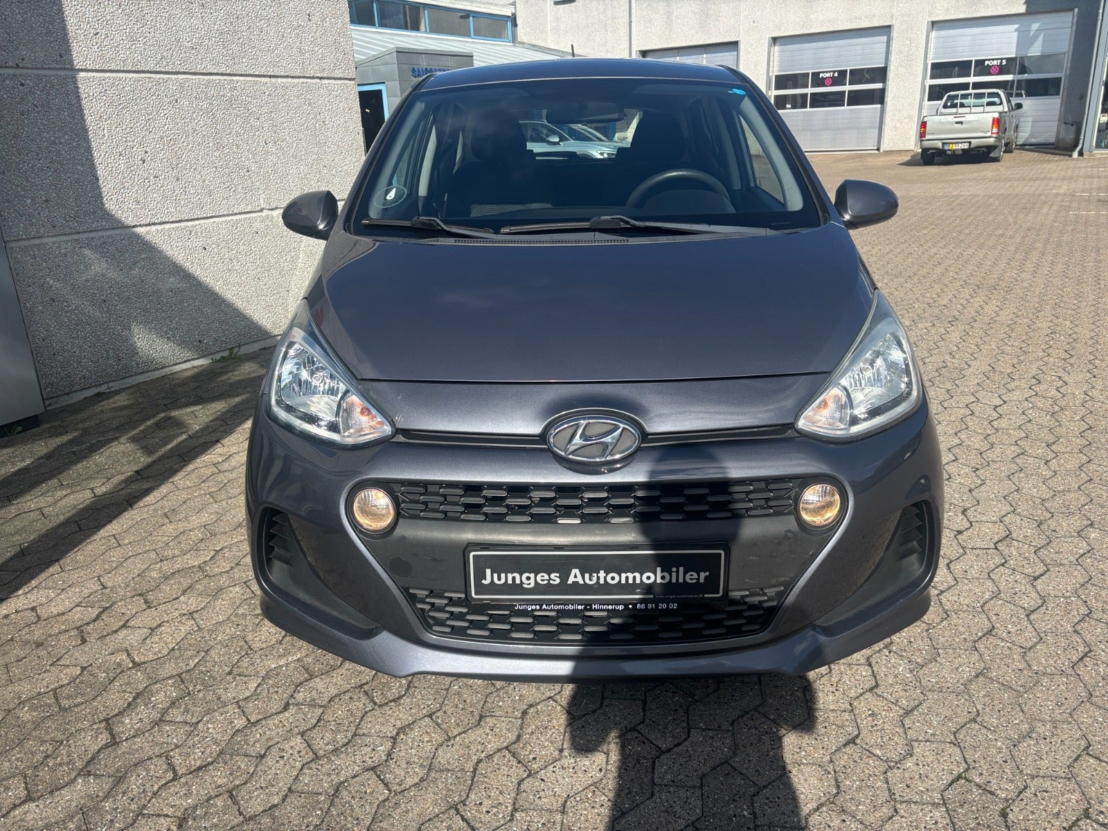 Grå Hyundai i10 fra 2018