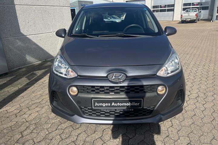 Grå Hyundai i10 fra 2018