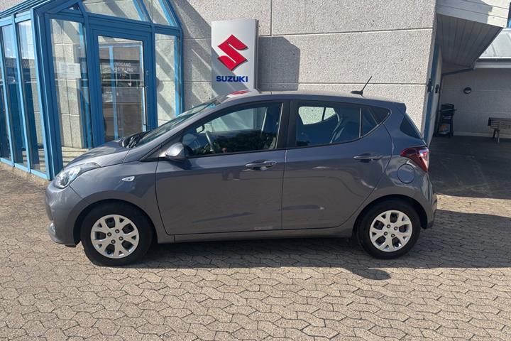 Grå Hyundai i10 fra 2018