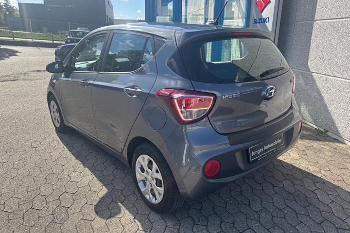 Grå Hyundai i10 fra 2018