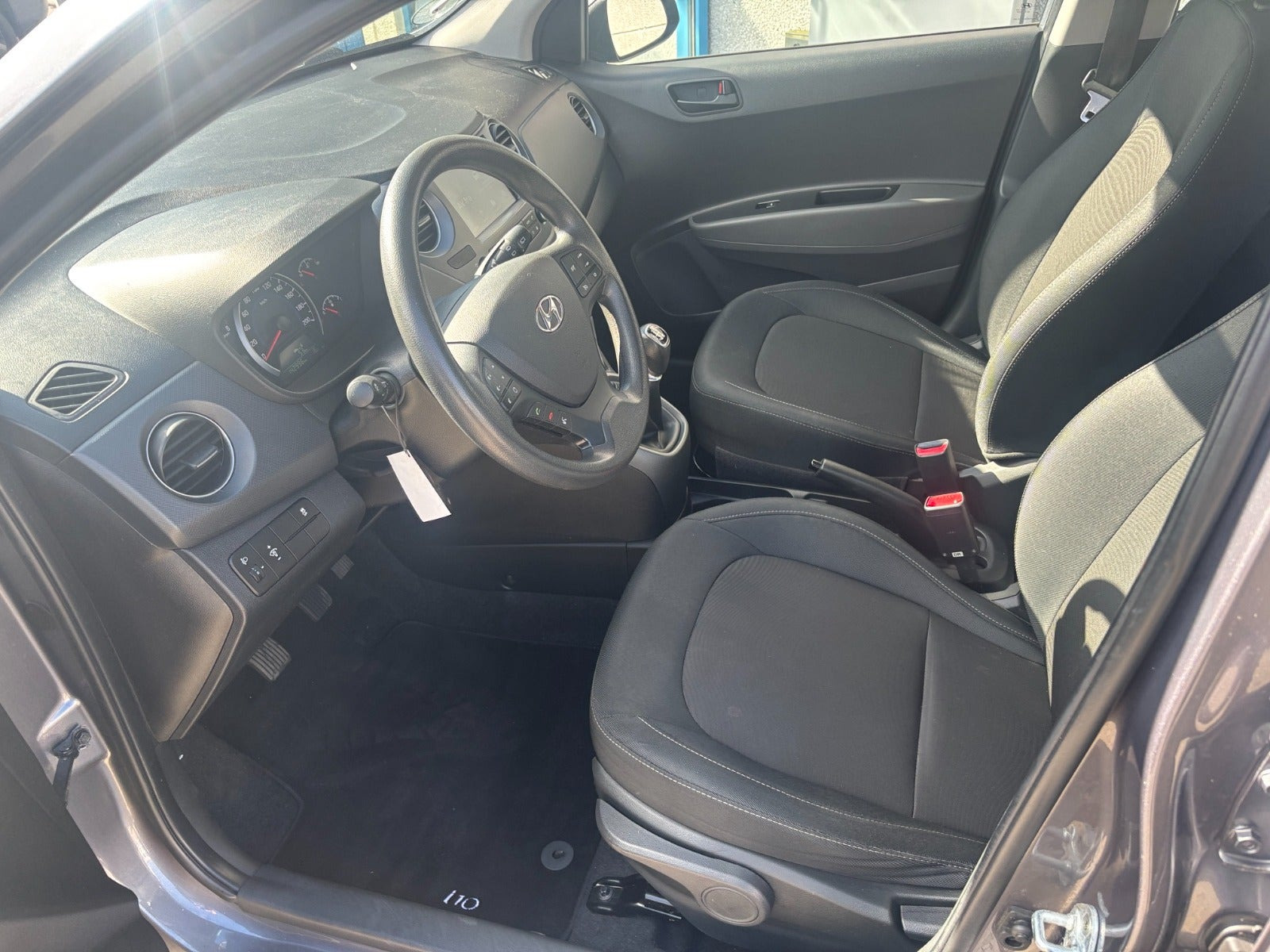 Grå Hyundai i10 fra 2018
