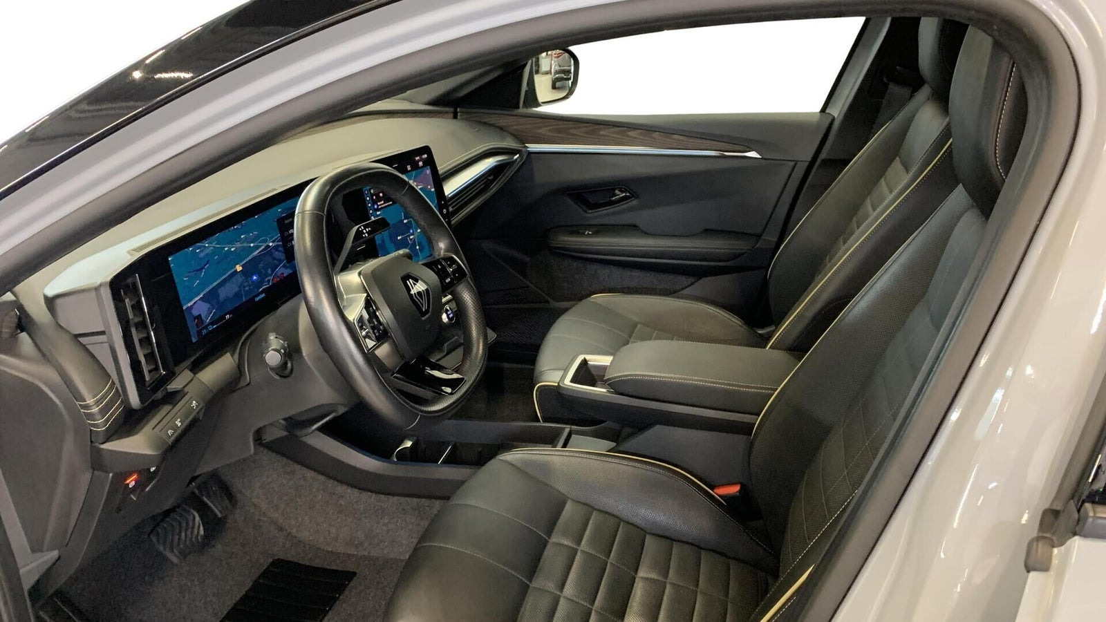 Grå Renault Megane E-Tech fra 2023