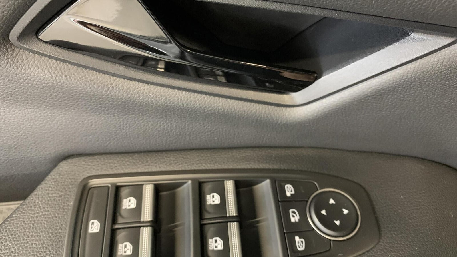 Grå Renault Megane E-Tech fra 2023