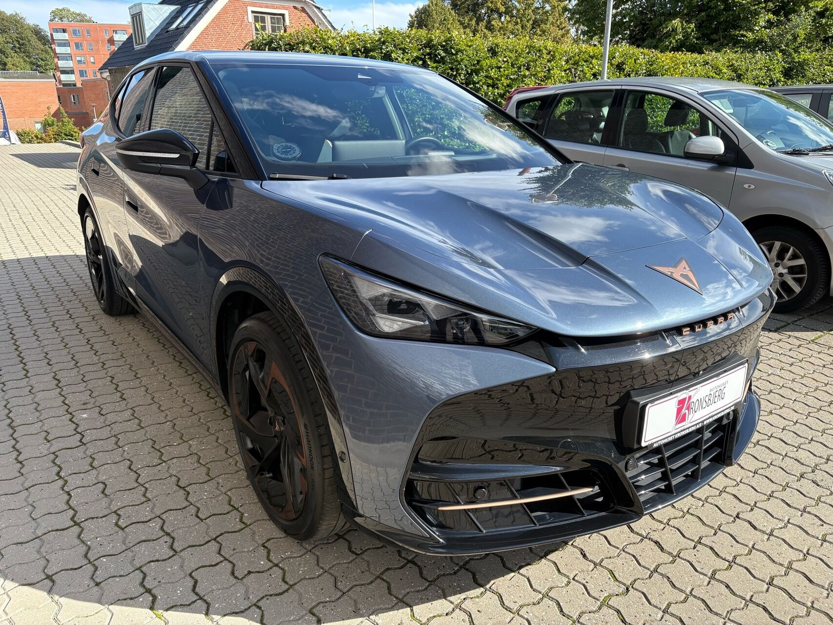 Blå Cupra Tavascan fra 2025