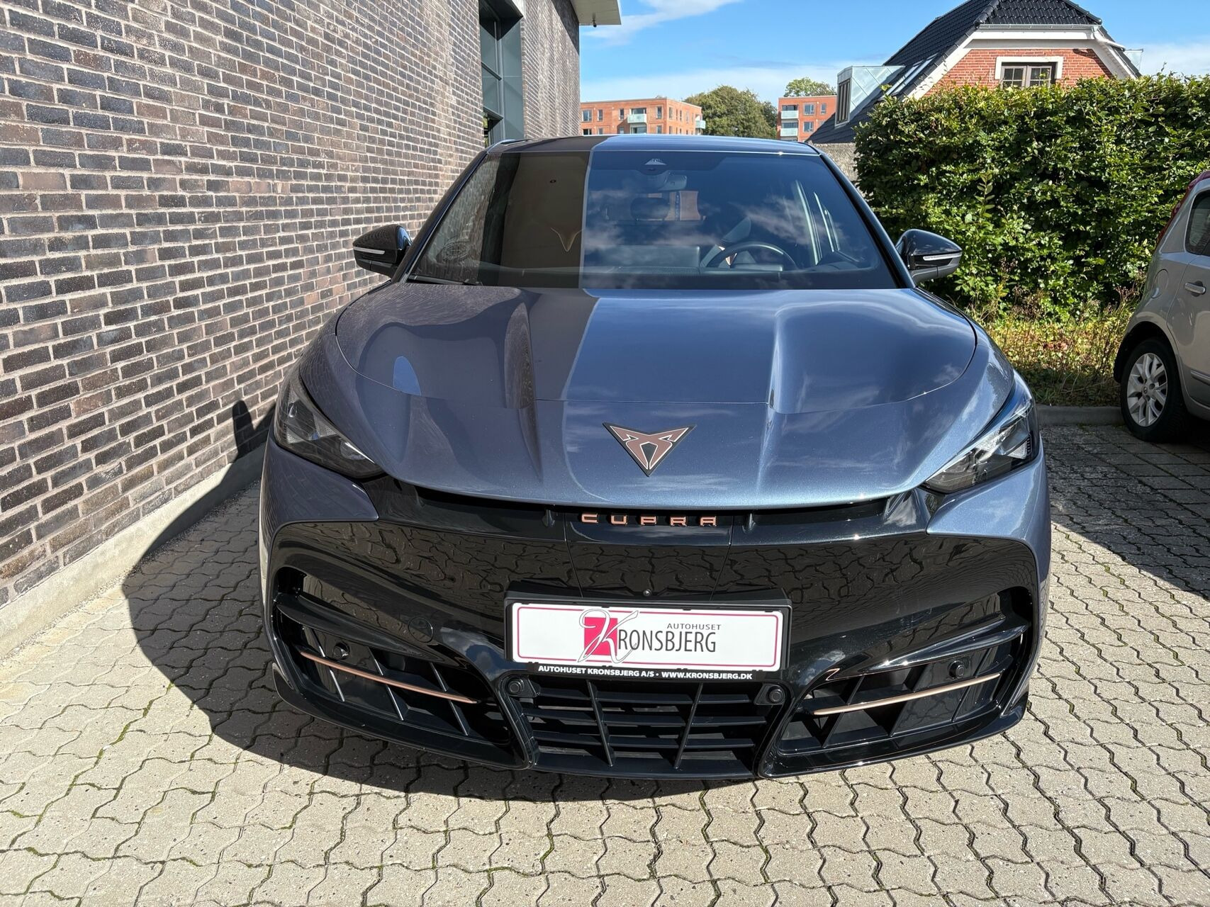 Blå Cupra Tavascan fra 2025