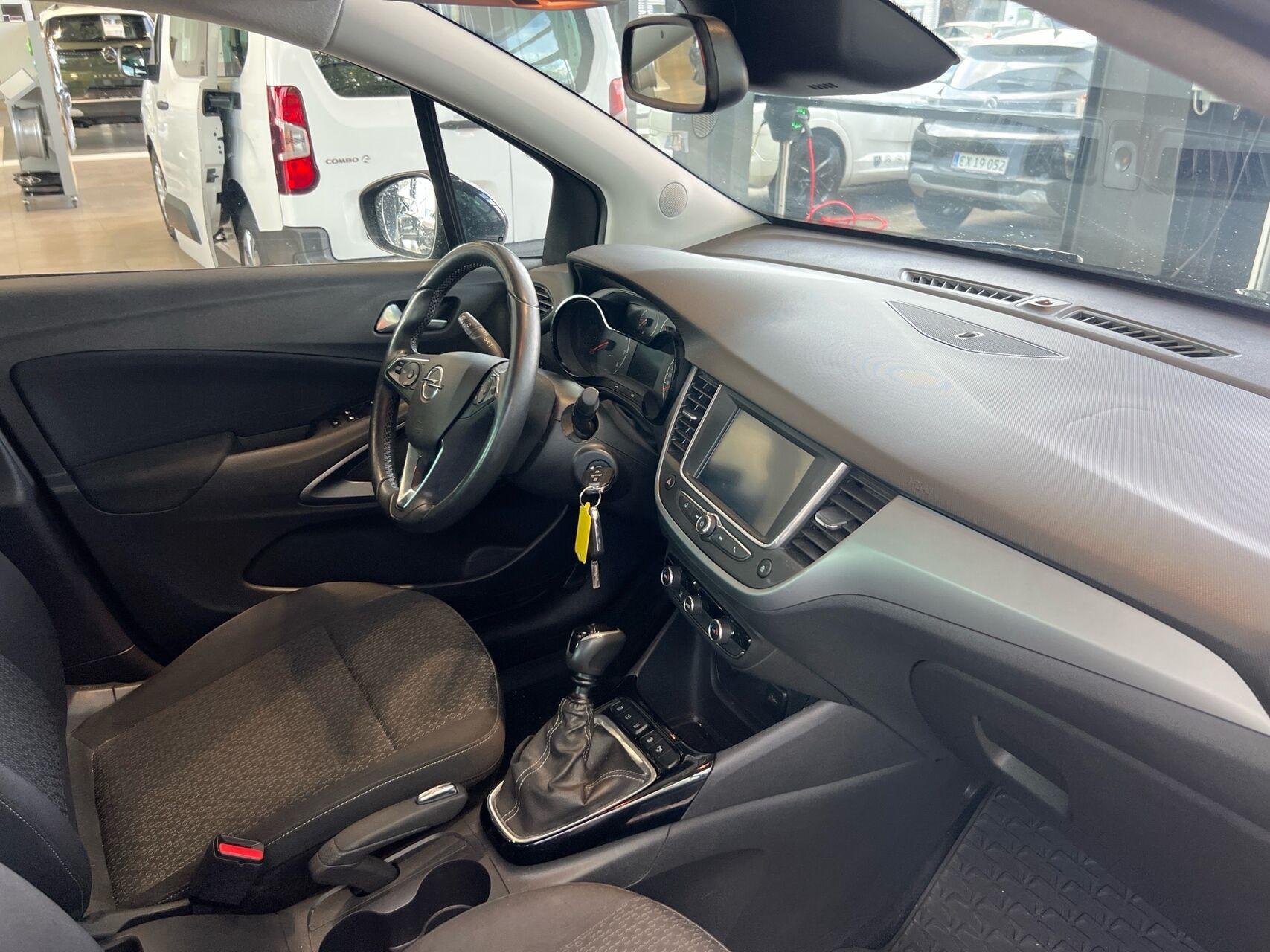 Blå Opel Crossland X fra 2019