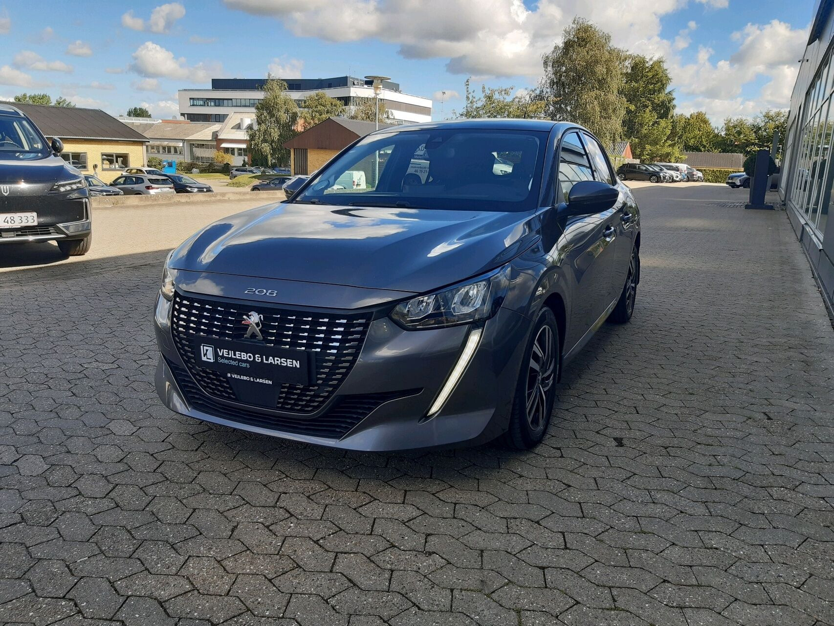 Grå Peugeot 208 fra 2020