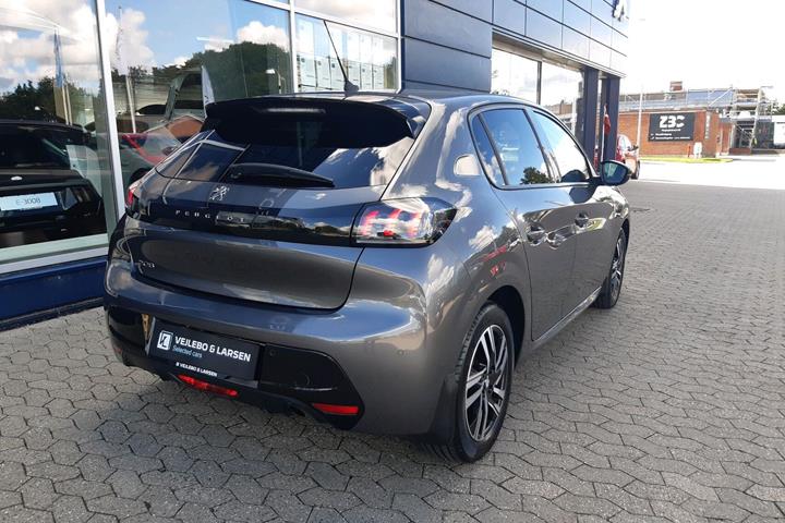 Grå Peugeot 208 fra 2020