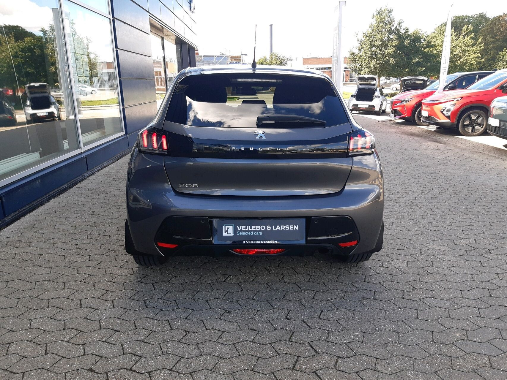 Grå Peugeot 208 fra 2020