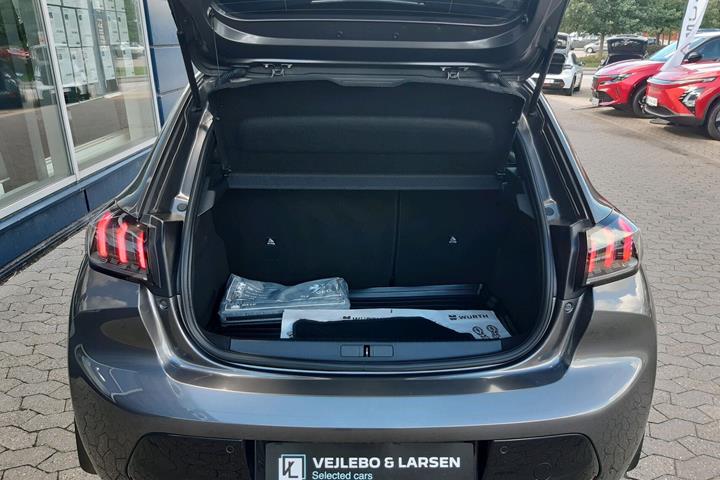 Grå Peugeot 208 fra 2020
