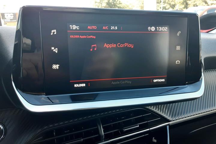 Grå Peugeot 208 fra 2020