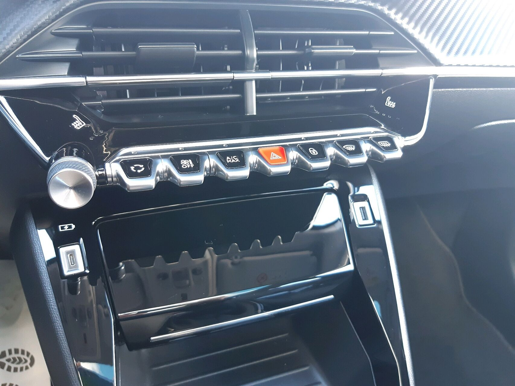 Grå Peugeot 208 fra 2020