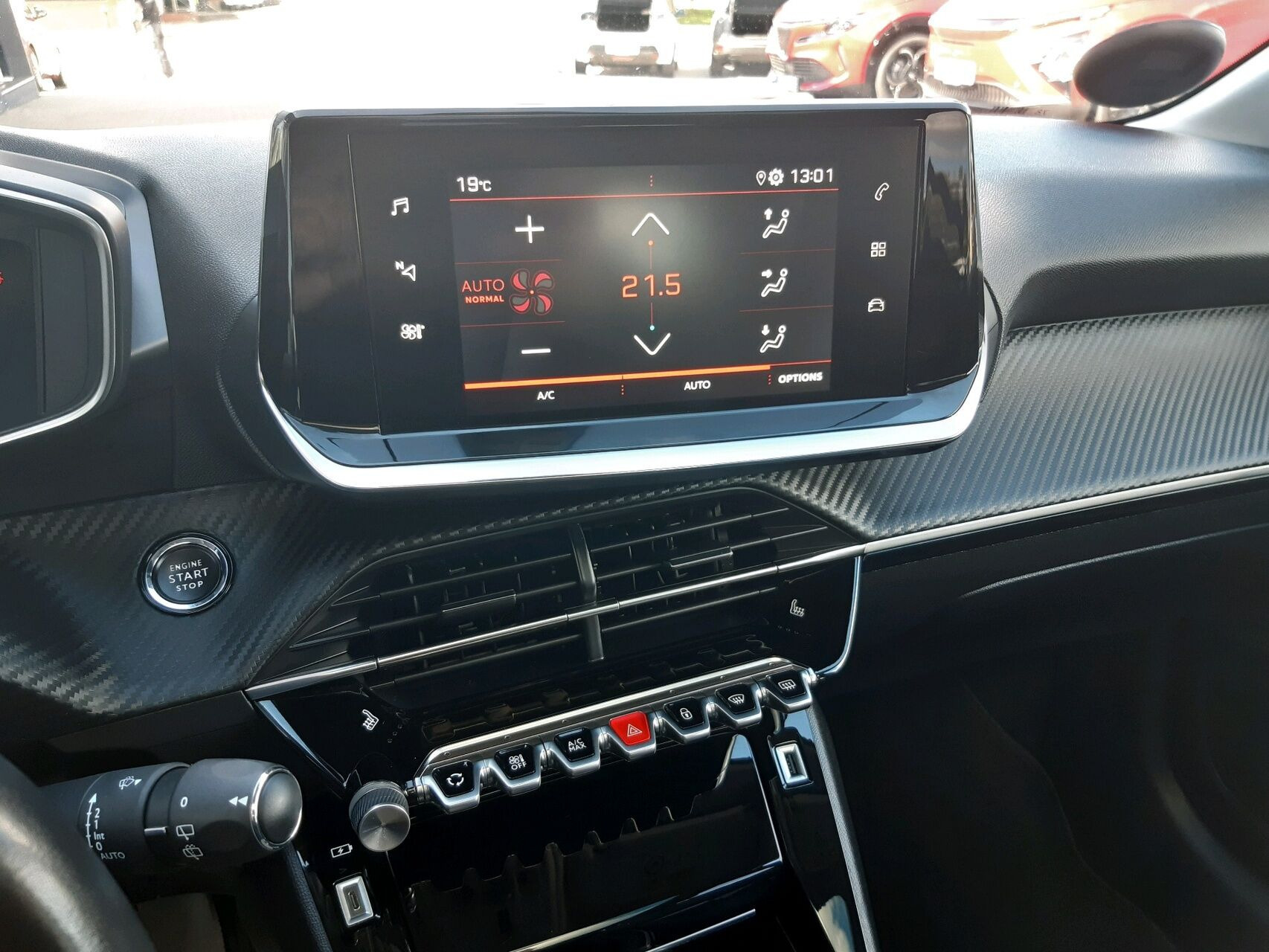 Grå Peugeot 208 fra 2020
