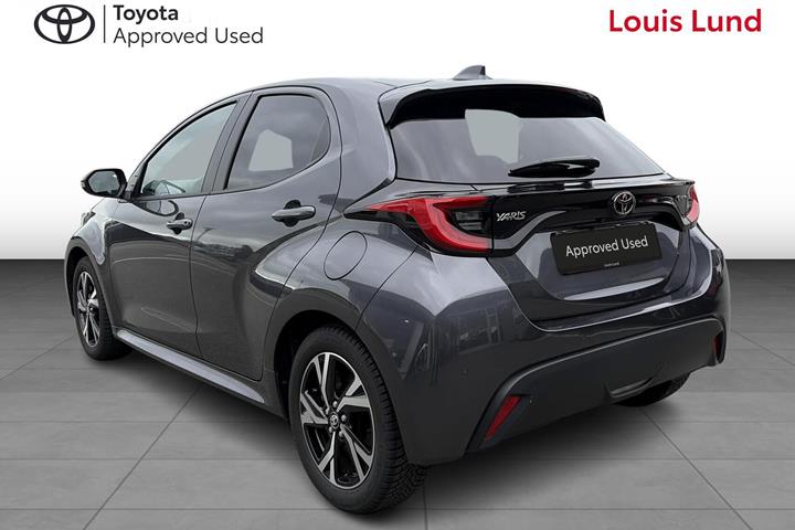 Grå Toyota Yaris fra 2025