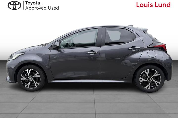 Grå Toyota Yaris fra 2025