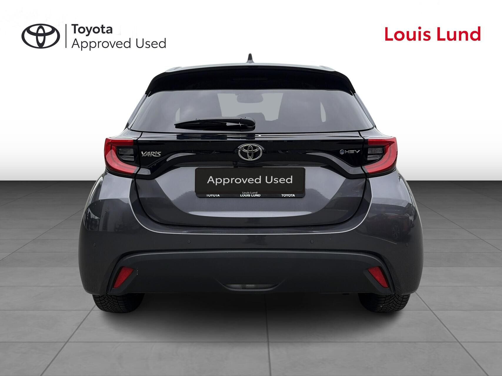 Grå Toyota Yaris fra 2025