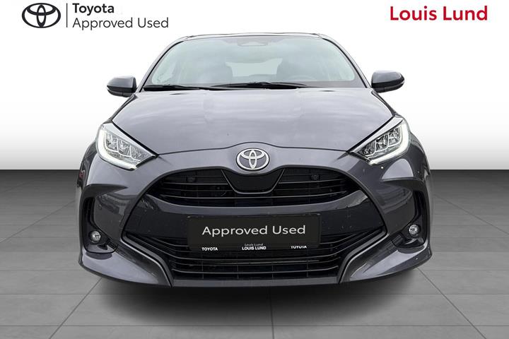 Grå Toyota Yaris fra 2025