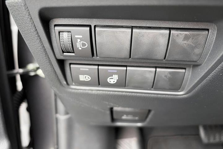 Grå Toyota Yaris fra 2025