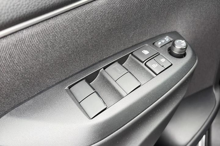 Grå Toyota Yaris fra 2025