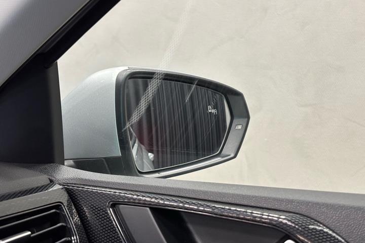 Sølv VW Polo fra 2022