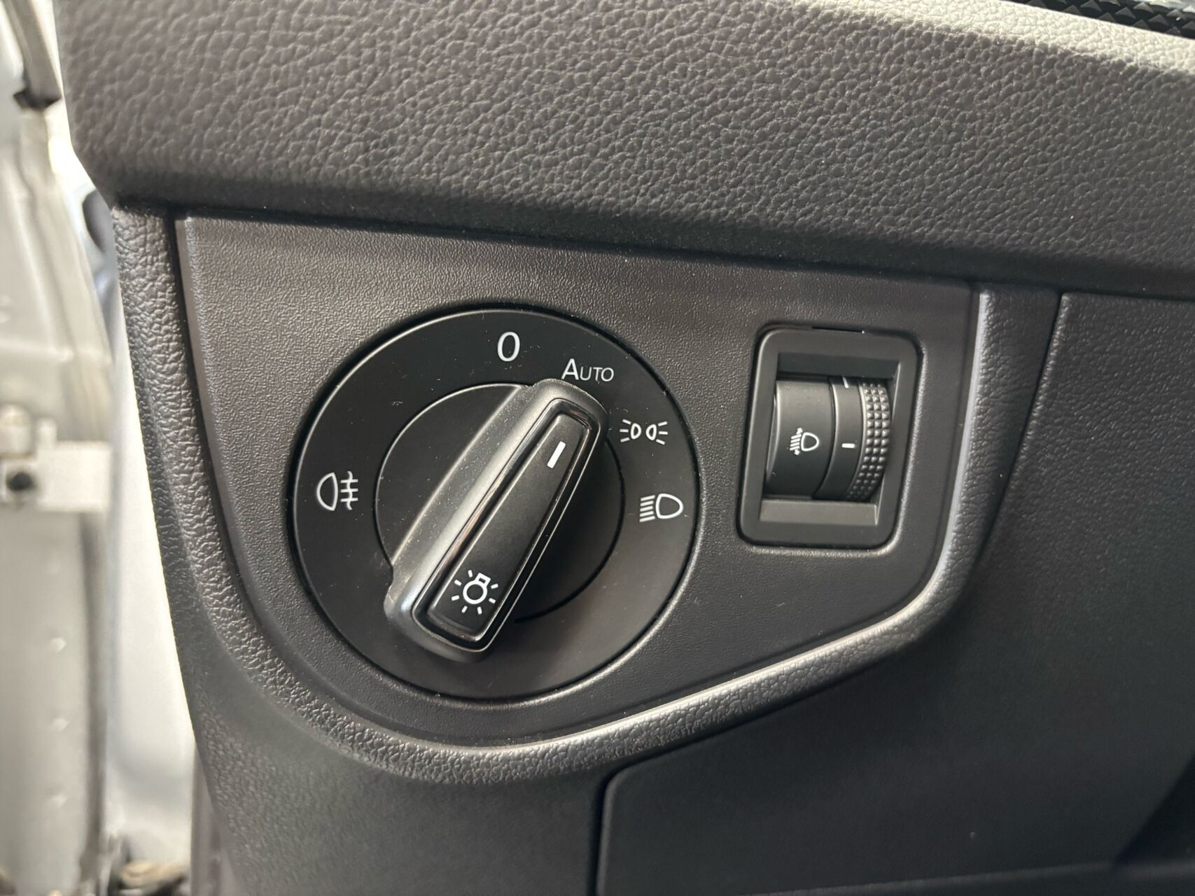 Sølv VW Polo fra 2022