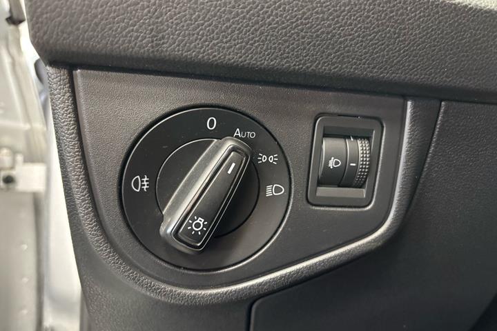 Sølv VW Polo fra 2022