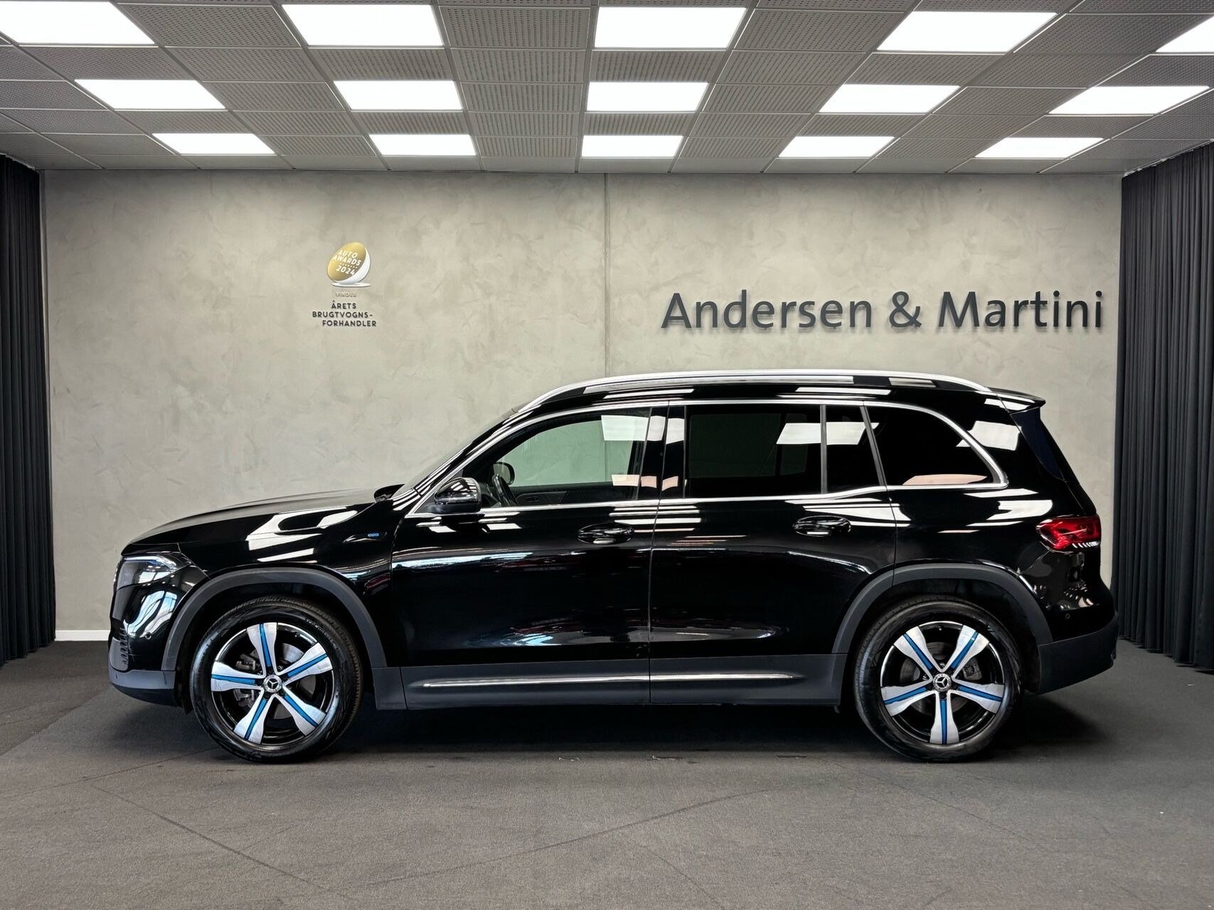 Sort Mercedes EQB300 fra 2022