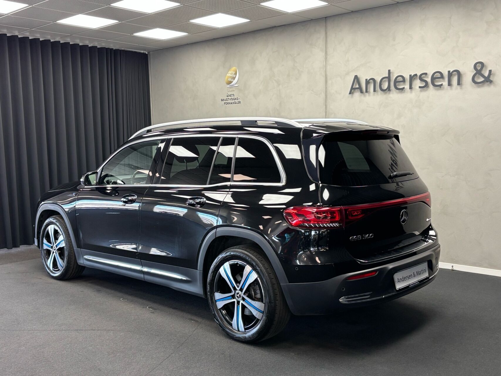 Sort Mercedes EQB300 fra 2022