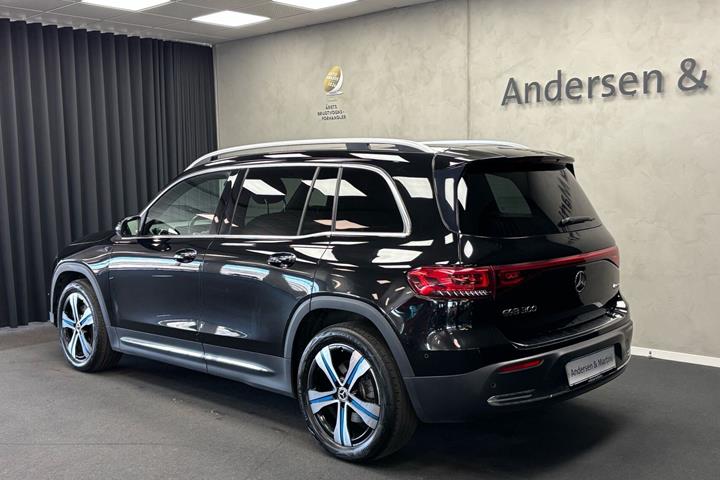 Sort Mercedes EQB300 fra 2022