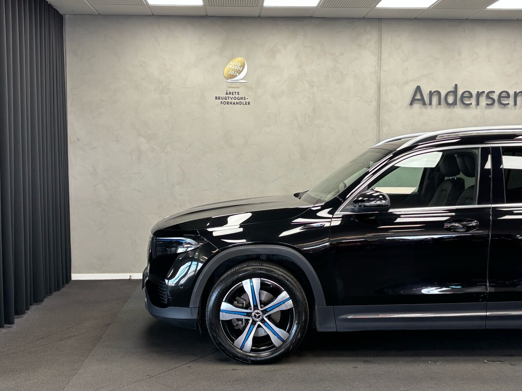 Sort Mercedes EQB300 fra 2022