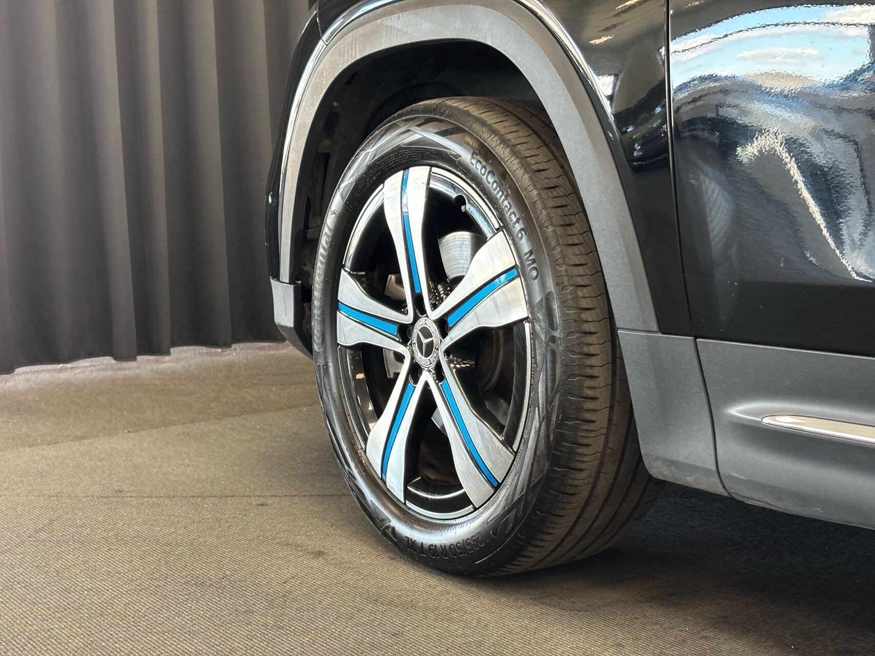 Sort Mercedes EQB300 fra 2022