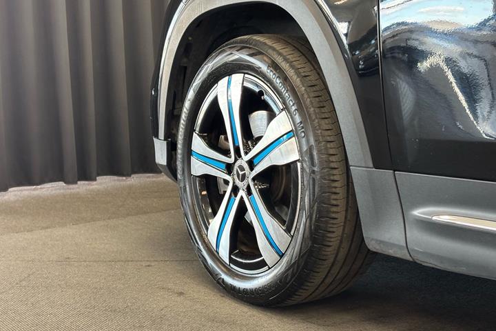 Sort Mercedes EQB300 fra 2022