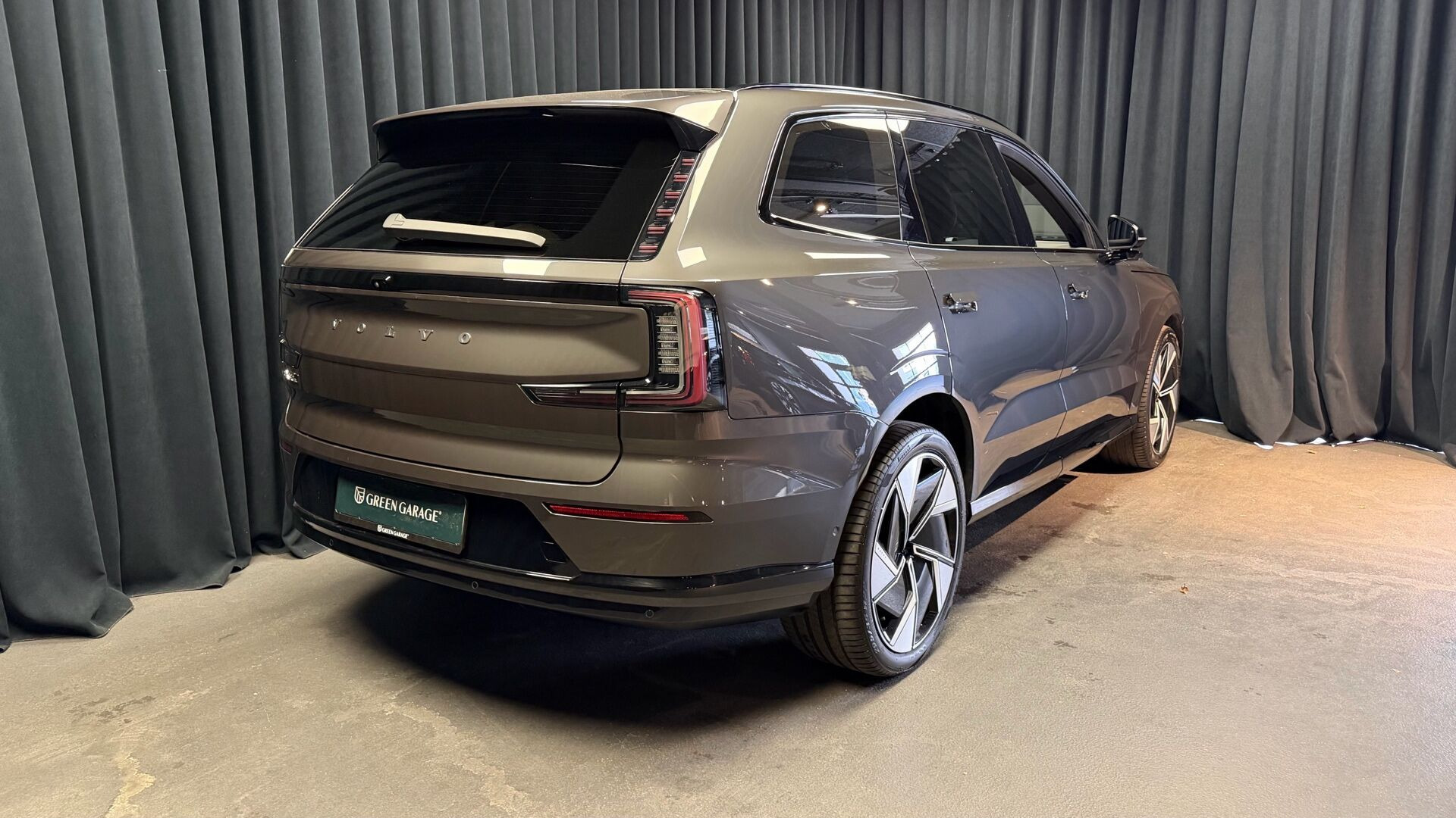 Grå Volvo EX90 fra 2025