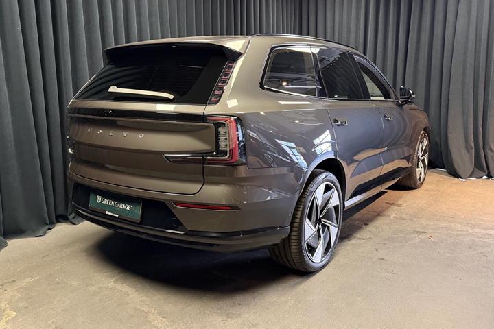 Grå Volvo EX90 fra 2025