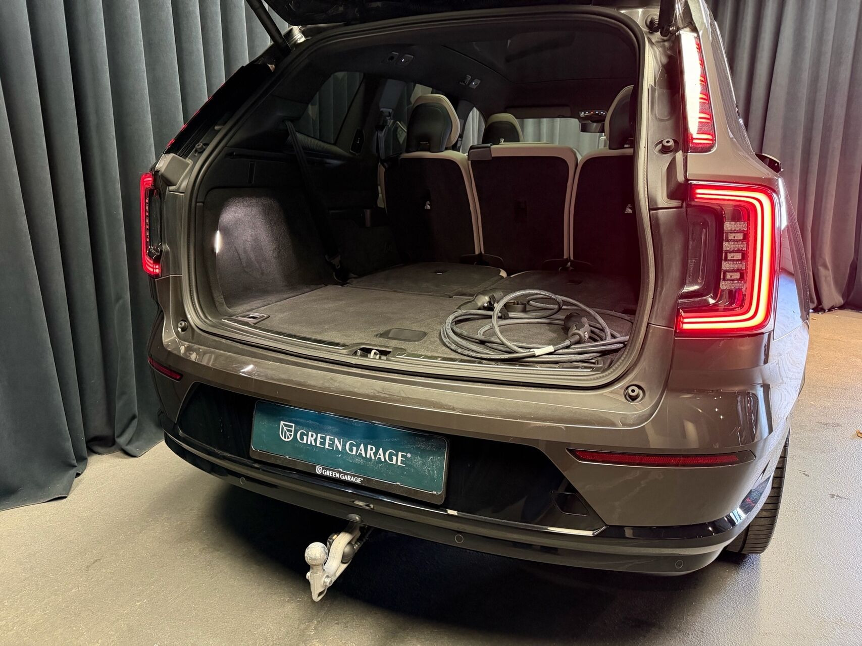 Grå Volvo EX90 fra 2025