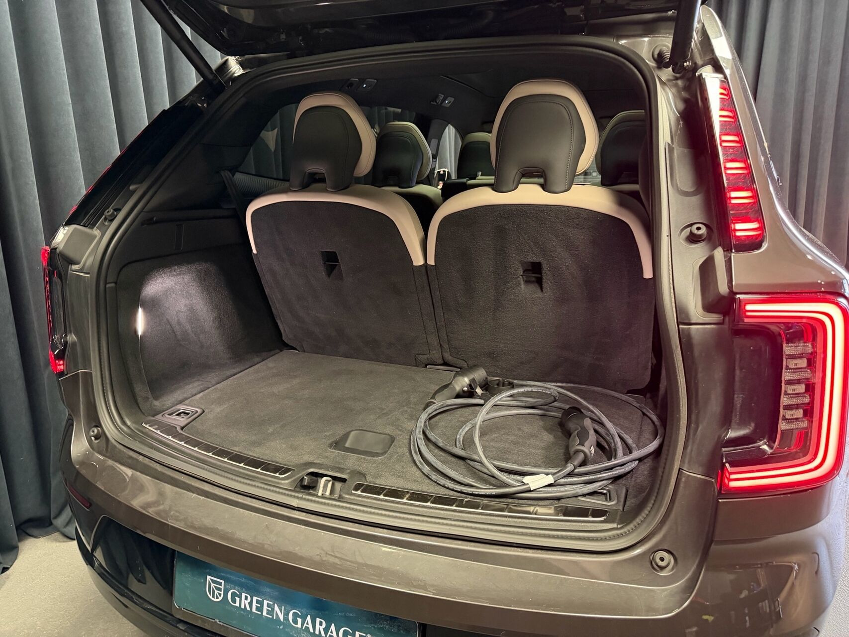 Grå Volvo EX90 fra 2025