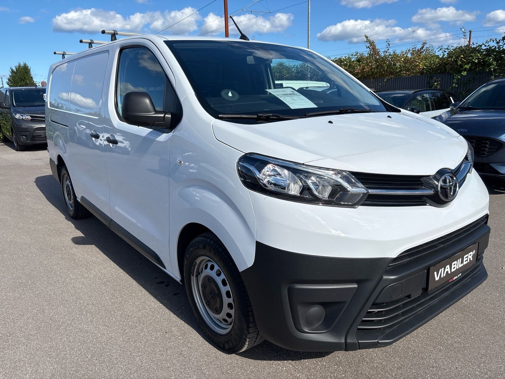 Hvid Toyota ProAce fra 2024