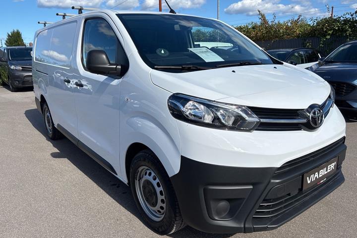 Hvid Toyota ProAce fra 2024