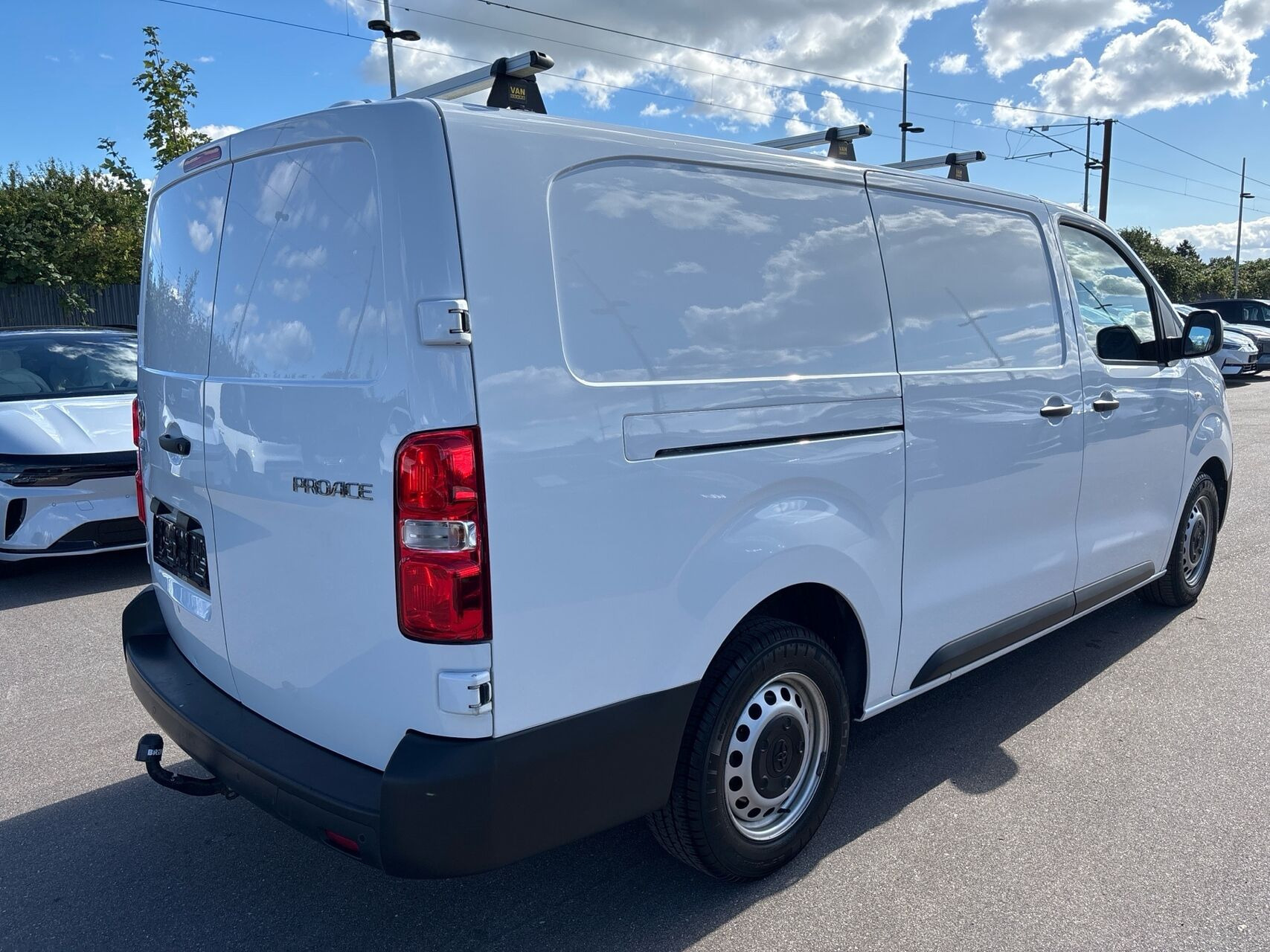 Hvid Toyota ProAce fra 2024