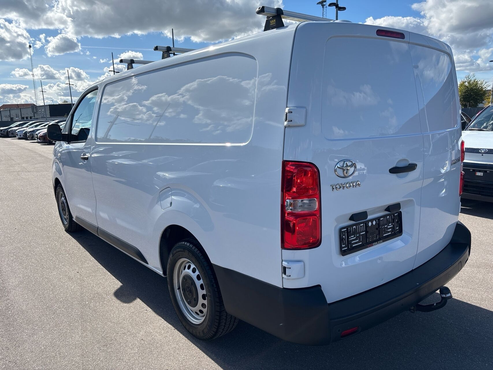 Hvid Toyota ProAce fra 2024